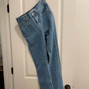Low pro straight Levi jeans